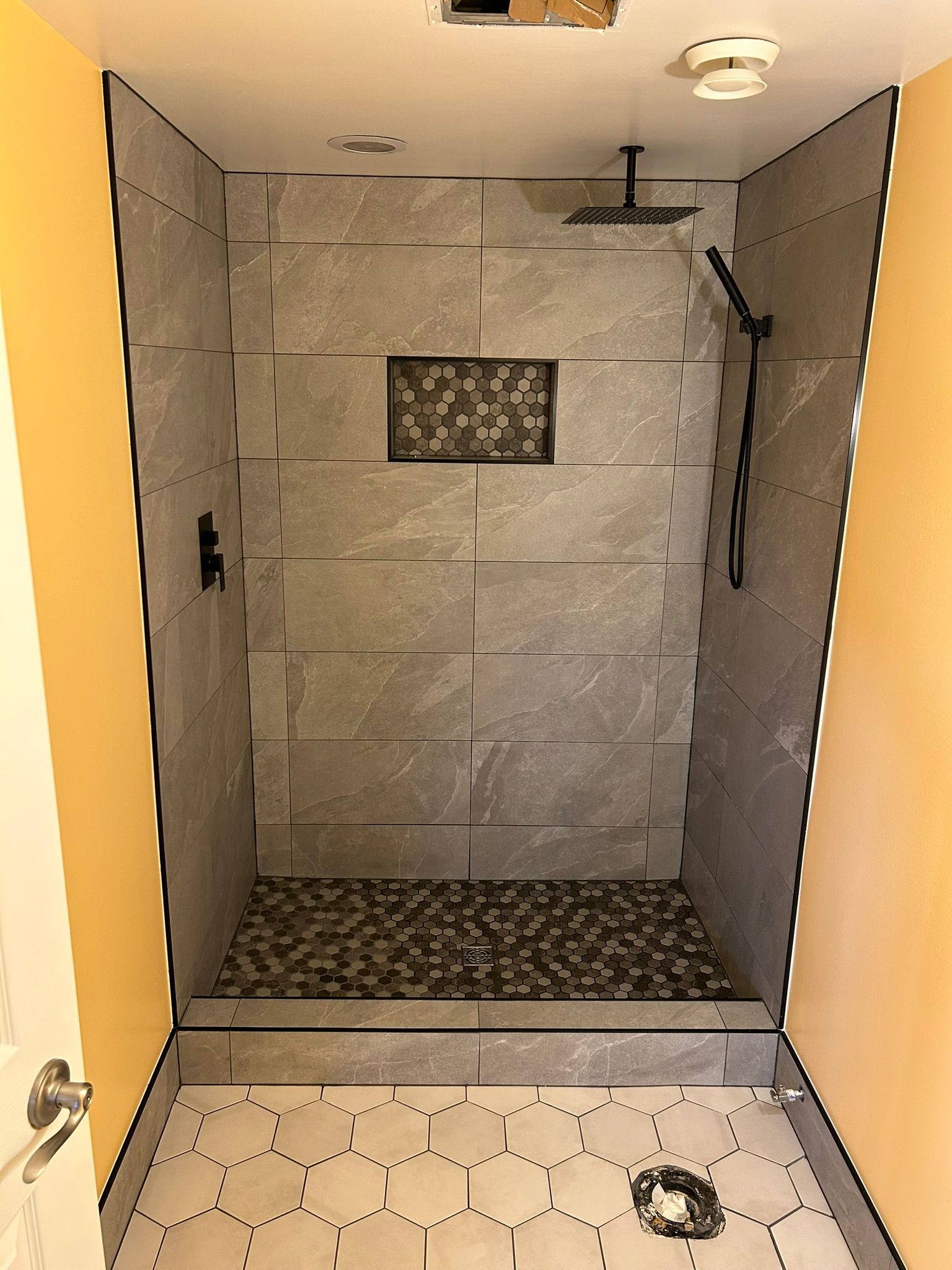 tile installation Saskatoon - stone wall detail